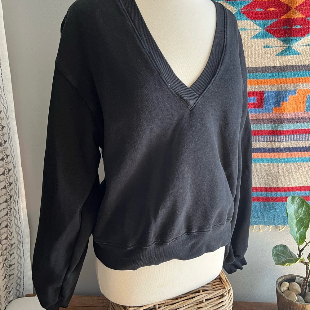 Agolde black v-neck sweatshirt medium